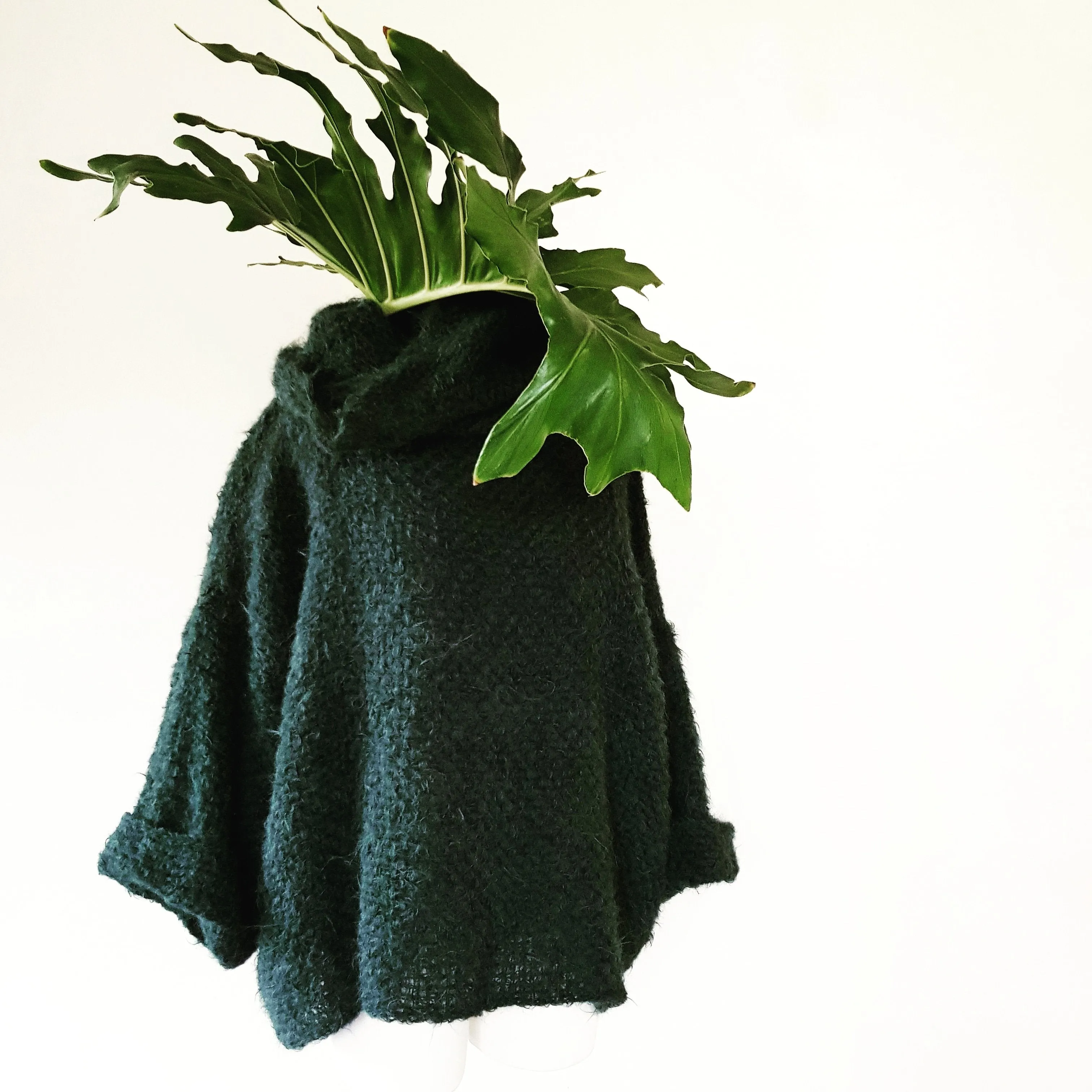 Hand loom sweater detachable collar (Alpaca) Cognac brown