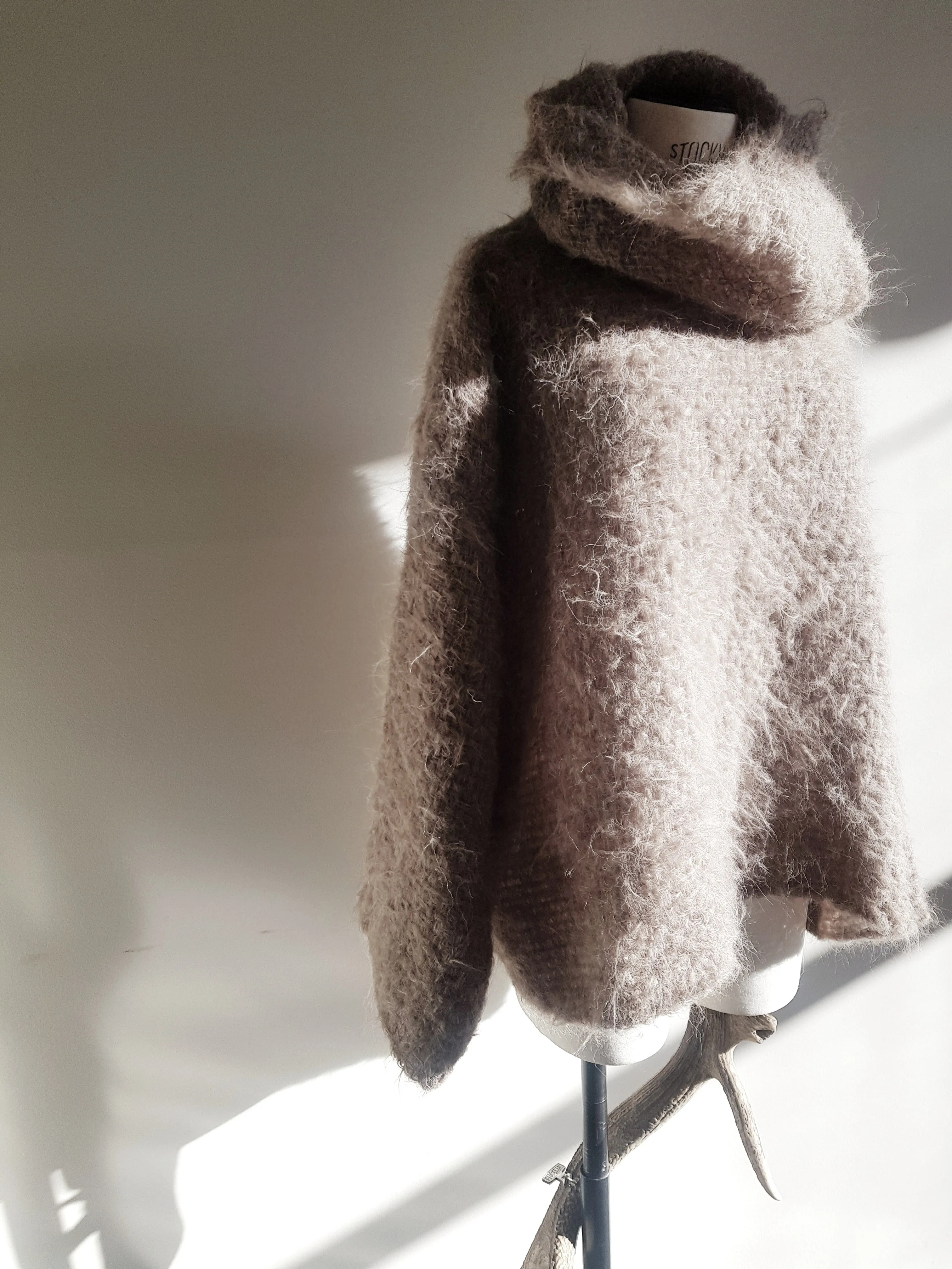 Hand loom sweater detachable collar (Alpaca) Cognac brown